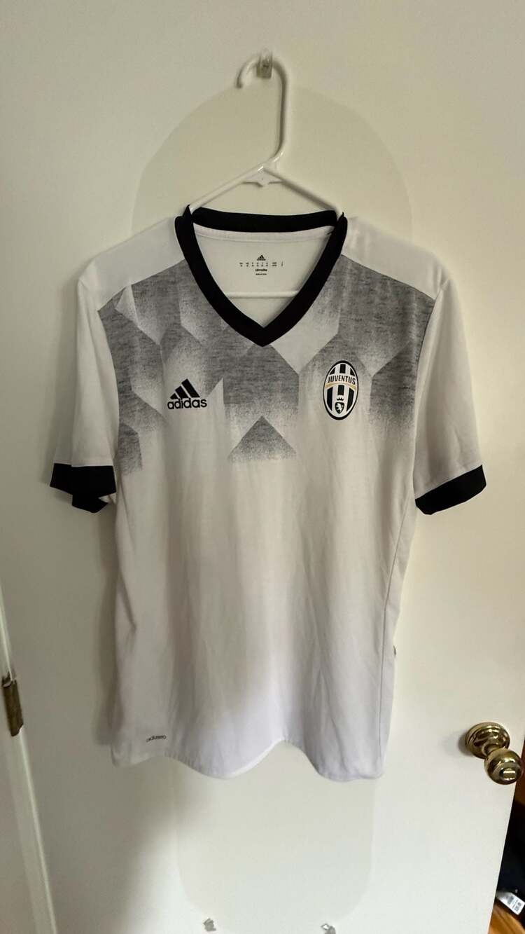 Adidas Juventus 2017/18 Pre-Match jersey